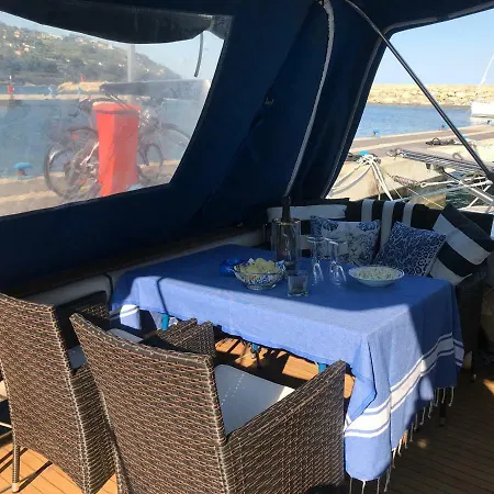 Botel Motorjacht Victoria *