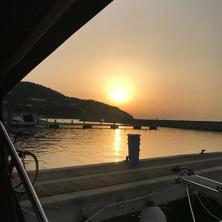 Botel Motorjacht Victoria *